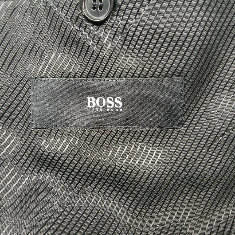 Hugo Boss Wool Blazer Mens 42R Gray Two Button Tailored Sport Coat‎